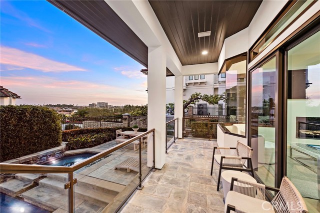 2907 Cliff Drive, Newport Beach CA: https://media.crmls.org/medias/8bb7c4cf-4c43-428e-b1ed-98cbd86e2193.jpg