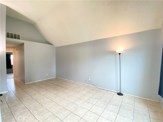 Detail Gallery Image 2 of 19 For 14515 Woodland Dr #15,  Fontana,  CA 92337 - 2 Beds | 1 Baths