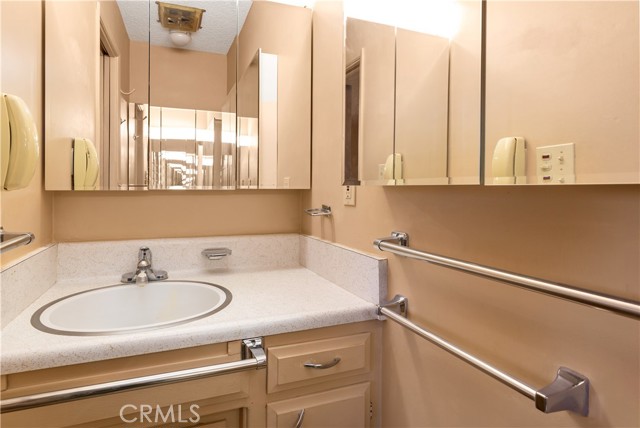 332 E 7th Street, San Jacinto CA: https://media.crmls.org/medias/8bb930b8-f46c-45d4-a8e5-5375fd6da998.jpg