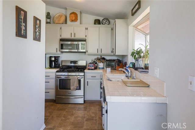 Detail Gallery Image 9 of 30 For 8500 Lakeview Ave, Jurupa Valley,  CA 92509 - 3 Beds | 2 Baths
