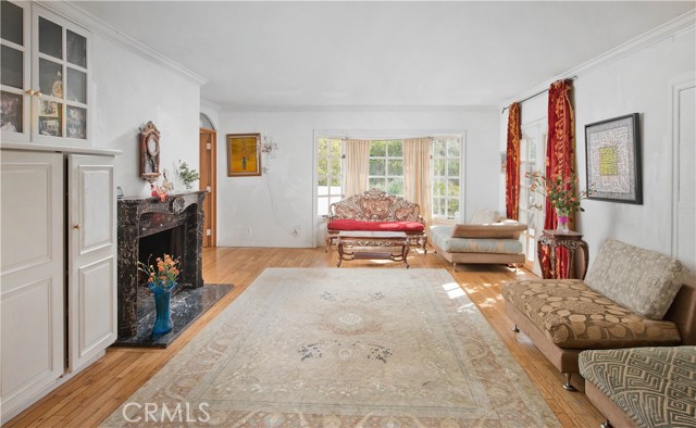 Detail Gallery Image 6 of 19 For 507 W Rustic Rd., Santa Monica,  CA 90402 - 3 Beds | 2/1 Baths