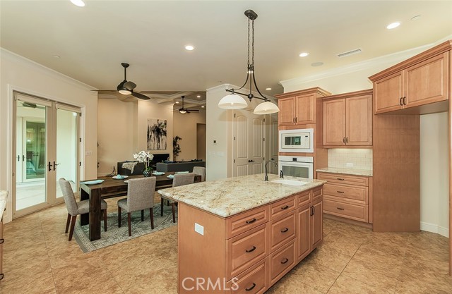 1562 N Empire Lane, Clovis CA: https://media.crmls.org/medias/8bbd014b-48a4-4162-b4f8-16c4d547f767.jpg