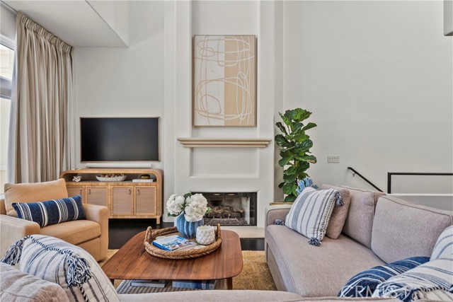 720 Manhattan Beach, Manhattan Beach, California 90266, 2 Bedrooms Bedrooms, ,2 BathroomsBathrooms,Residential,For Sale,Manhattan Beach,SB26077067