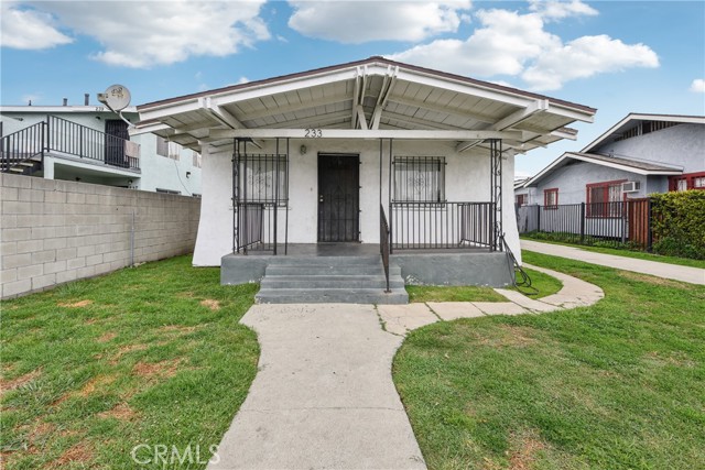 Detail Gallery Image 1 of 11 For 231 W 88th St, Los Angeles,  CA 90003 - 4 Beds | 3 Baths