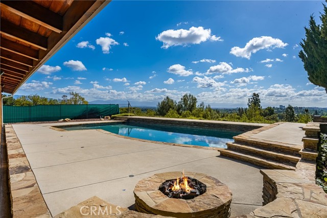 Detail Gallery Image 18 of 75 For 6040 Pat Ave, Woodland Hills,  CA 91367 - 5 Beds | 4/2 Baths