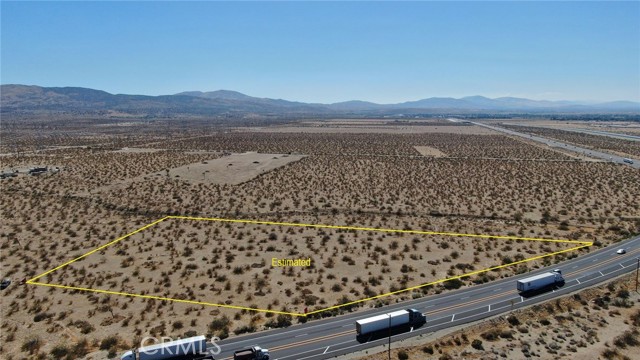 10707 Pearblossom Hwy, Littlerock CA: https://media.crmls.org/medias/8bbebff7-6012-4f86-b239-5013ed42f394.jpg