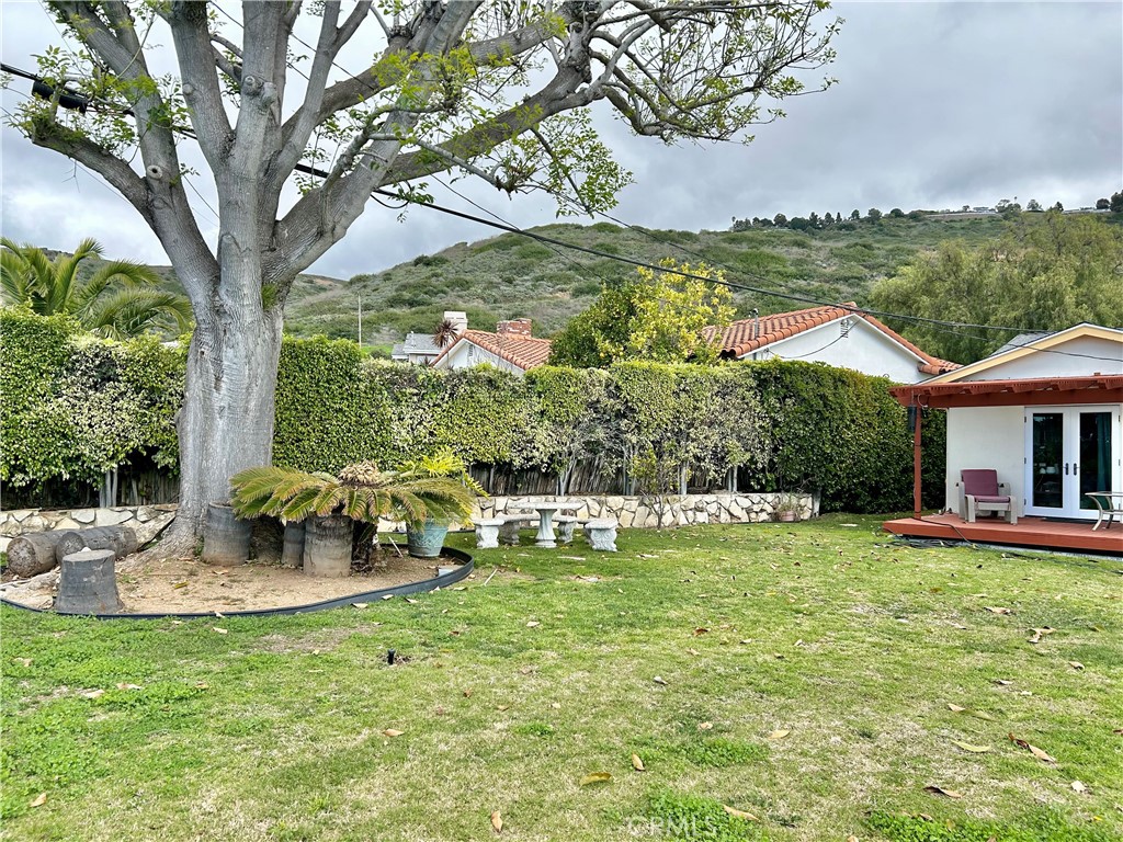 https://media.crmls.org/medias/8bbf786a-cbb9-4ff4-ad86-6b398c783fec.jpg?preset=X-Large