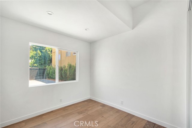 Detail Gallery Image 7 of 13 For 5512 Long Beach #B,  Long Beach,  CA 90805 - 2 Beds | 1 Baths