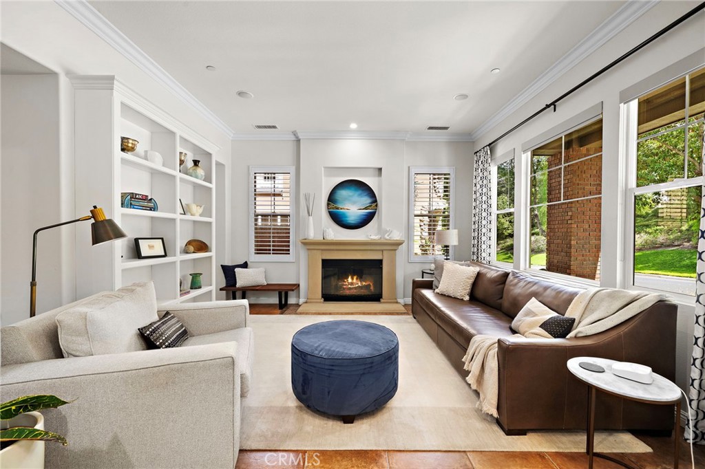 https://media.crmls.org/medias/8bbfe501-e4ea-42bb-84e7-427f812a198a.jpg?preset=X-Large