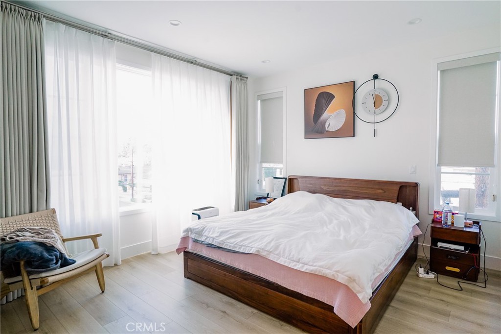 https://media.crmls.org/medias/8bc02032-5a1d-493c-924e-155e4bba51c5.jpg?preset=X-Large