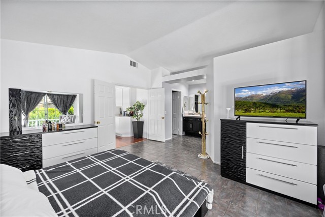 10798 Zinfandel Street, Rancho Cucamonga CA: https://media.crmls.org/medias/8bc14b8d-f80e-4bae-ba92-53cd07a74248.jpg
