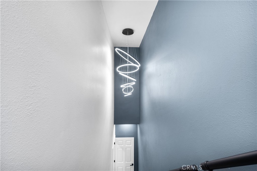 https://media.crmls.org/medias/8bc18e30-072c-4718-82d3-6e4ba63172c7.jpg?preset=X-Large