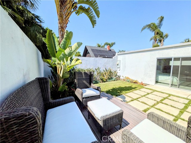 Detail Gallery Image 12 of 17 For 20291 Bancroft Cir, Huntington Beach,  CA 92646 - 4 Beds | 2/1 Baths