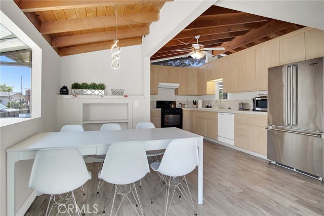 Detail Gallery Image 5 of 20 For 10632 Larry Dr, Anaheim,  CA 92804 - 3 Beds | 2 Baths