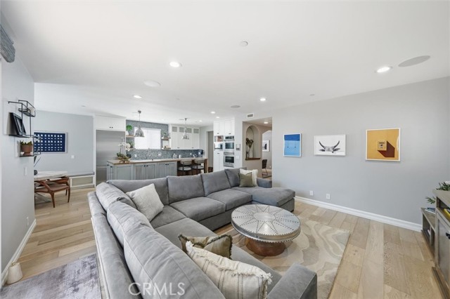 Detail Gallery Image 11 of 71 For 406 S Gertruda, Redondo Beach,  CA 90277 - 5 Beds | 4/1 Baths