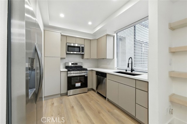 21720 Hart Street, Canoga Park CA: https://media.crmls.org/medias/8bc310b8-b843-4698-9c65-a7f69b3004d6.jpg