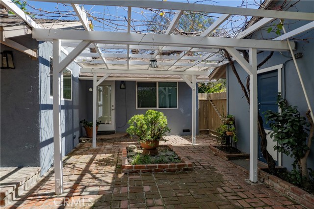 Detail Gallery Image 8 of 57 For 7447 Enfield, Reseda,  CA 91335 - 3 Beds | 2 Baths