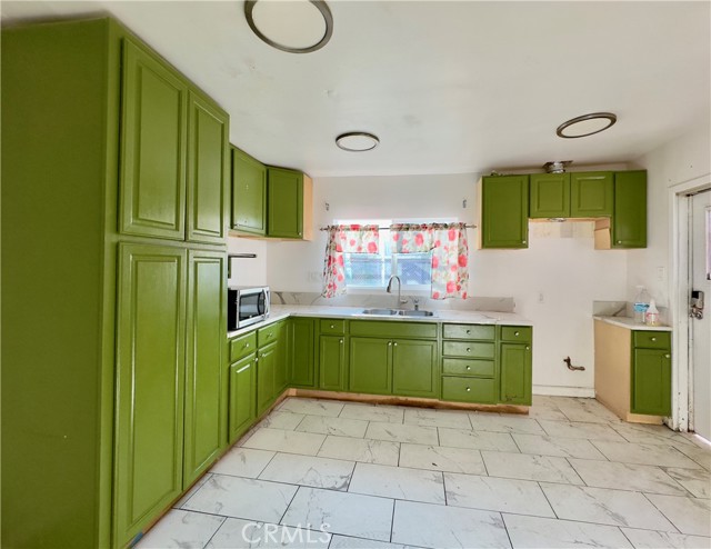 2829 California Street, Huntington Park CA: https://media.crmls.org/medias/8bc4dbfc-cb1c-4aa5-af50-8886d7b5c2d3.jpg