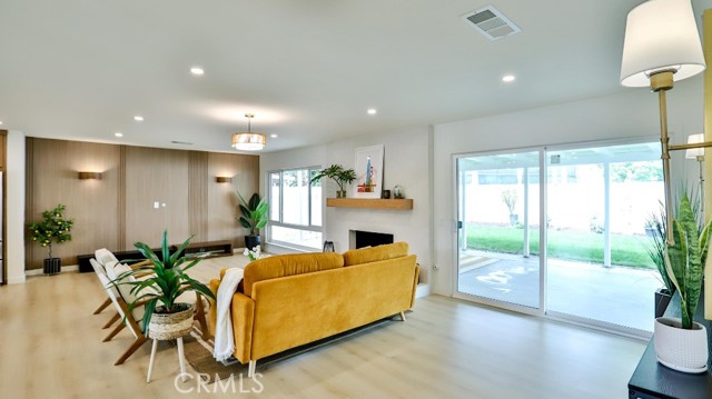 2737 Lorenzo Avenue, Costa Mesa CA: https://media.crmls.org/medias/8bc5cedb-4724-4d12-b991-0d44829dc1f5.jpg