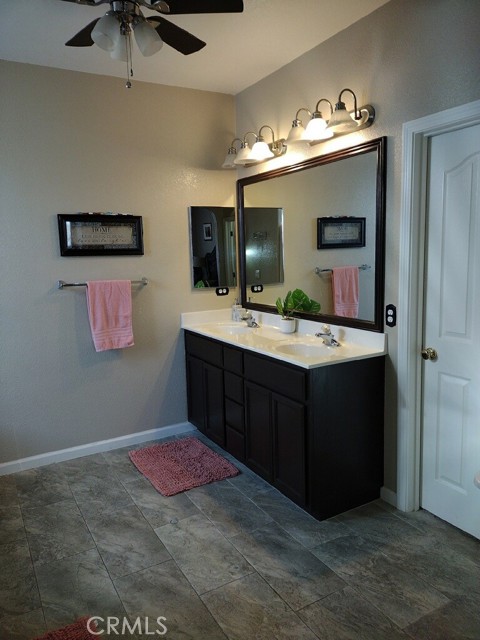 Detail Gallery Image 13 of 27 For 2093 Valor Ct, Atwater,  CA 95301 - 3 Beds | 2/1 Baths