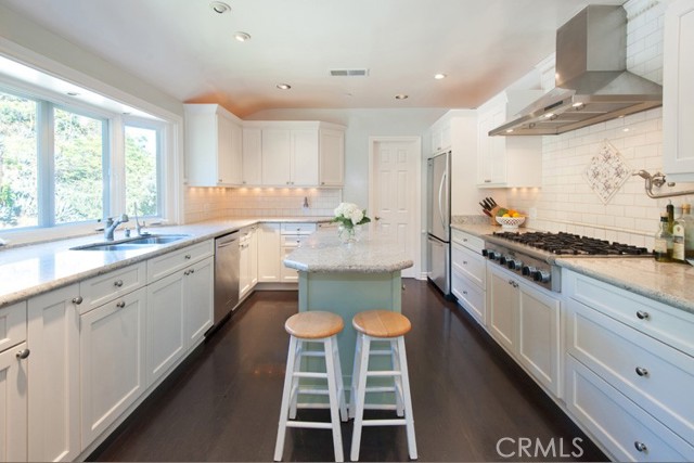 Detail Gallery Image 4 of 27 For 7120 Pacific View Dr, Los Angeles,  CA 90068 - 5 Beds | 4 Baths