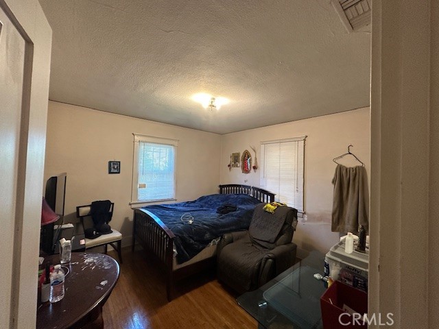 1045 Gladys Avenue, Long Beach CA: https://media.crmls.org/medias/8bc7e42e-51ff-4124-9c47-f976894caf61.jpg