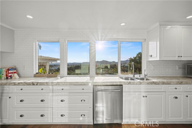 Detail Gallery Image 10 of 61 For 19519 Quail Creek Pl, Porter Ranch,  CA 91326 - 4 Beds | 3 Baths