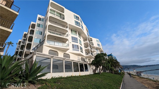 565 Esplanade, Redondo Beach, California 90277, 1 Bedroom Bedrooms, ,1 BathroomBathrooms,Residential,Sold,Esplanade,SB23072999