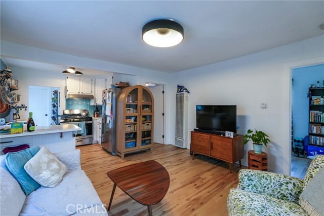 Image 39 of 71 For 1361 Armadale Avenue