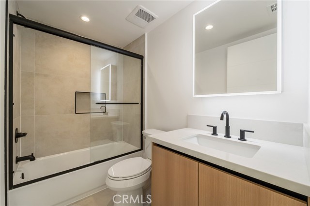 Detail Gallery Image 21 of 24 For 7510 Sepulveda Bld, Van Nuys,  CA 91405 - 3 Beds | 2 Baths