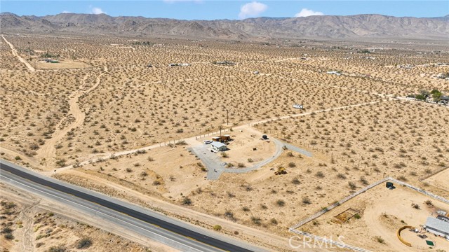 5924 Old Woman Springs Road, Johnson Valley CA: https://media.crmls.org/medias/8bc9063c-34ec-488a-97d6-6fba06f64171.jpg