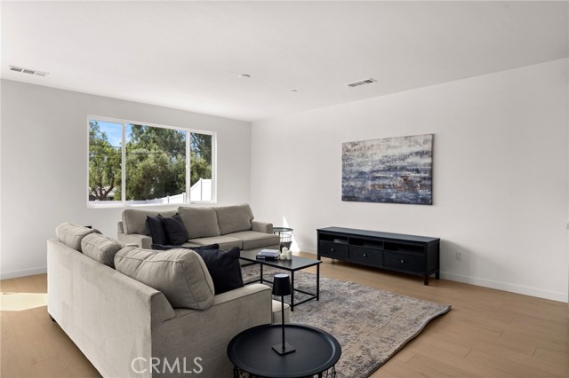 24365 Dunlavy Court, Moreno Valley CA: https://media.crmls.org/medias/8bc952ea-17da-4da0-a847-2351422a2a78.jpg