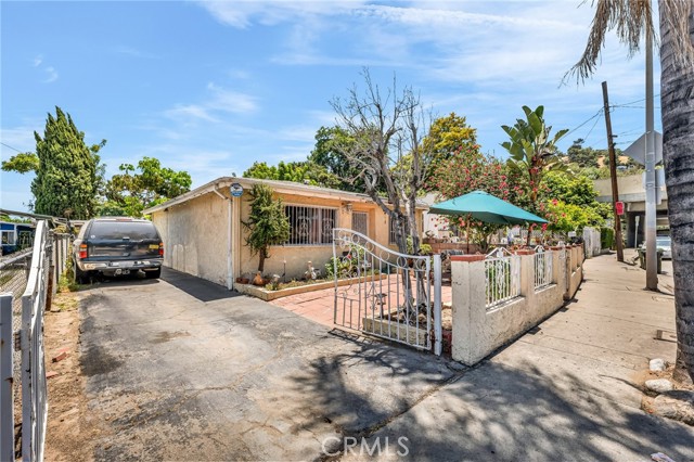 2660 Newell Street, County - Los Angeles CA: https://media.crmls.org/medias/8bca9f18-a95d-4a66-969d-2b92cbd3609f.jpg