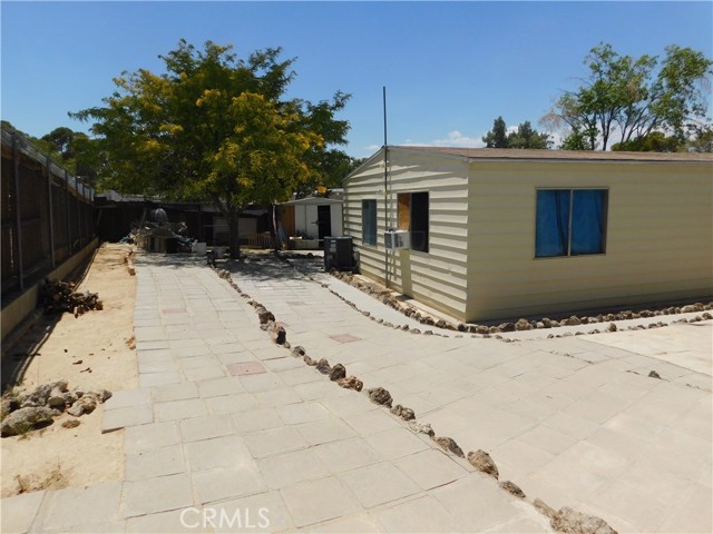 272 Desert Breeze Drive, California City CA: https://media.crmls.org/medias/8bcc15c6-40e0-4923-b1e3-4b8e2ae93804.jpg
