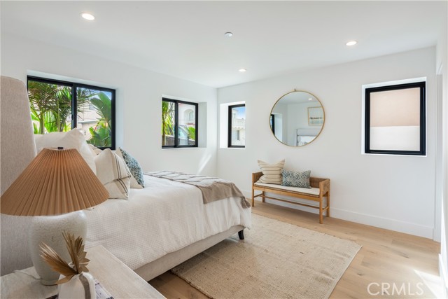 Detail Gallery Image 11 of 30 For 707 2nd St, Hermosa Beach,  CA 90254 - 4 Beds | 4/1 Baths