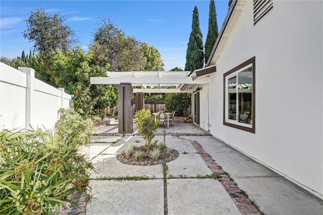 23881 Gates Street, Lake Forest CA: https://media.crmls.org/medias/8bcdc17f-5c23-446b-8076-8b5241325dc6.jpg