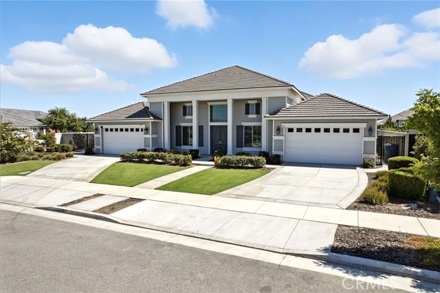 Detail Gallery Image 4 of 46 For 12303 Hemmerling Ln, Bakersfield,  CA 93311 - 4 Beds | 4 Baths