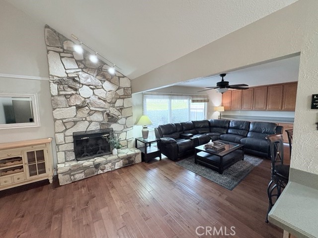 Detail Gallery Image 13 of 25 For 2081 Nantucket Place, Tustin,  CA 92780 - 4 Beds | 2 Baths