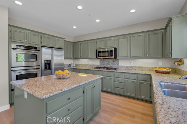 Detail Gallery Image 16 of 52 For 1645 Valley Falls Ave, Redlands,  CA 92374 - 3 Beds | 2/1 Baths