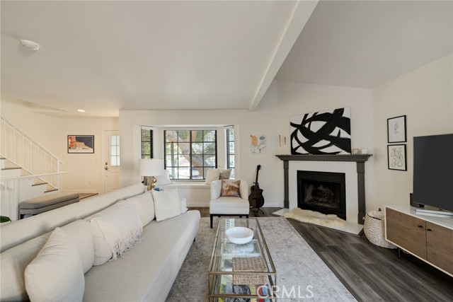 Detail Gallery Image 5 of 36 For 240 S Broadway #2,  Redondo Beach,  CA 90277 - 3 Beds | 2/1 Baths