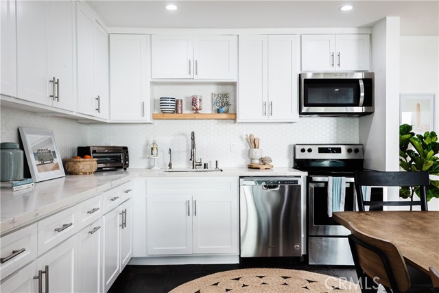 611 Prospect Avenue, Redondo Beach, California 90277, 2 Bedrooms Bedrooms, ,2 BathroomsBathrooms,Residential,Sold,Prospect,SB22076487