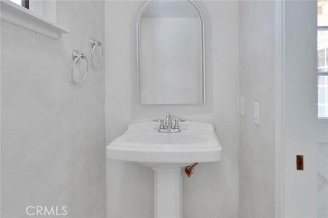Detail Gallery Image 13 of 40 For 948 W Notre Dame St, Upland,  CA 91786 - 4 Beds | 2/1 Baths