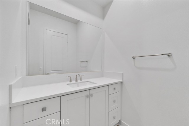 Detail Gallery Image 13 of 22 For 165 Baluster, Irvine,  CA 92618 - 1 Beds | 1 Baths