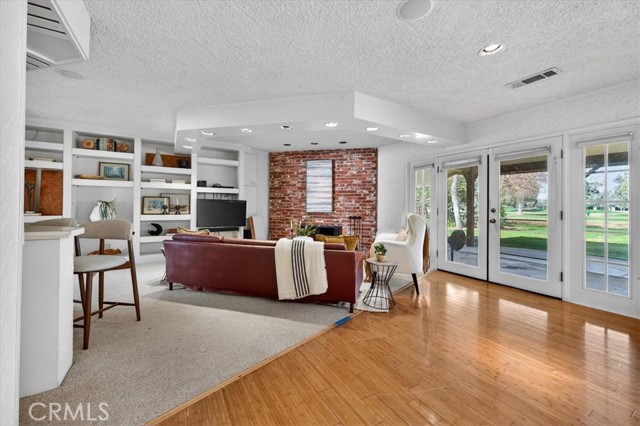 Detail Gallery Image 17 of 74 For 5867 E Club View, Fresno,  CA 93727 - 4 Beds | 2/1 Baths