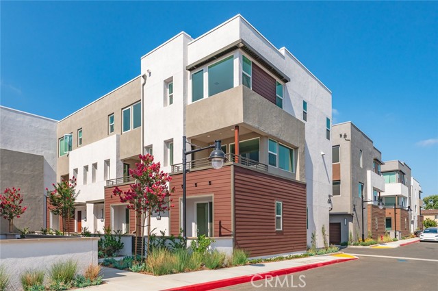 Front Image Thumbnail for CROC26024396