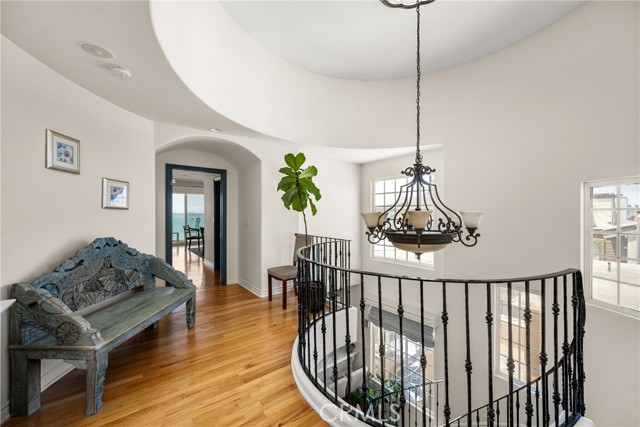 6915 E Seaside, Long Beach CA: https://media.crmls.org/medias/8bcfa38a-6d95-4571-8945-cfb330c10fef.jpg