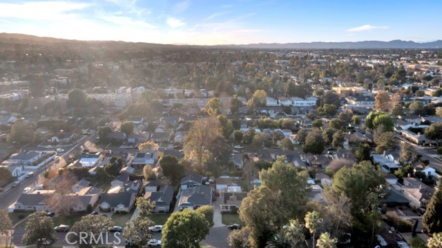 Detail Gallery Image 2 of 52 For 5727 Colbath, Valley Glen,  CA 91401 - 3 Beds | 3 Baths