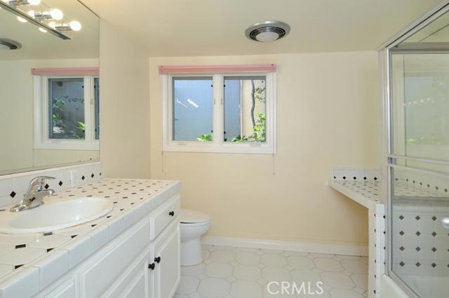 Detail Gallery Image 14 of 17 For 345 Palos Verdes Dr, Palos Verdes Estates,  CA 90274 - 4 Beds | 4 Baths