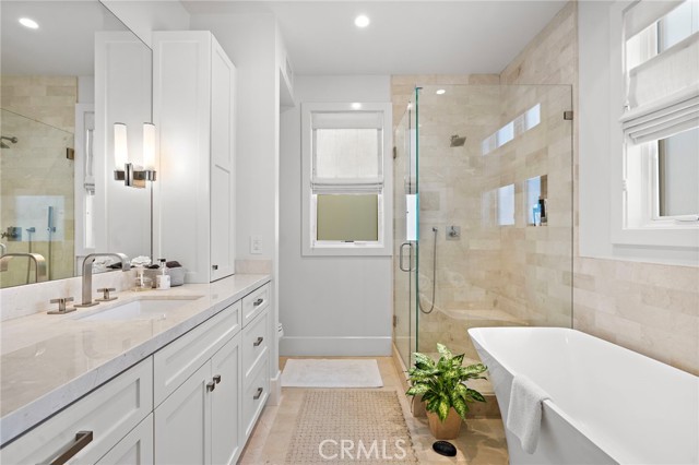 Detail Gallery Image 16 of 68 For 711 1/2 Marigold, Corona Del Mar,  CA 92625 - 2 Beds | 2/1 Baths