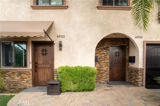 Detail Gallery Image 2 of 38 For 6930 Balcom, Reseda,  CA 91335 - 7 Beds | 6 Baths